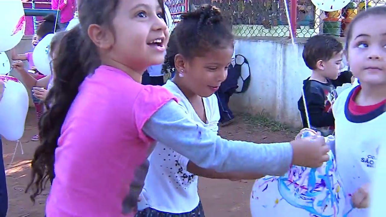 Ciranda do brincar na EMEI Maria Montessori