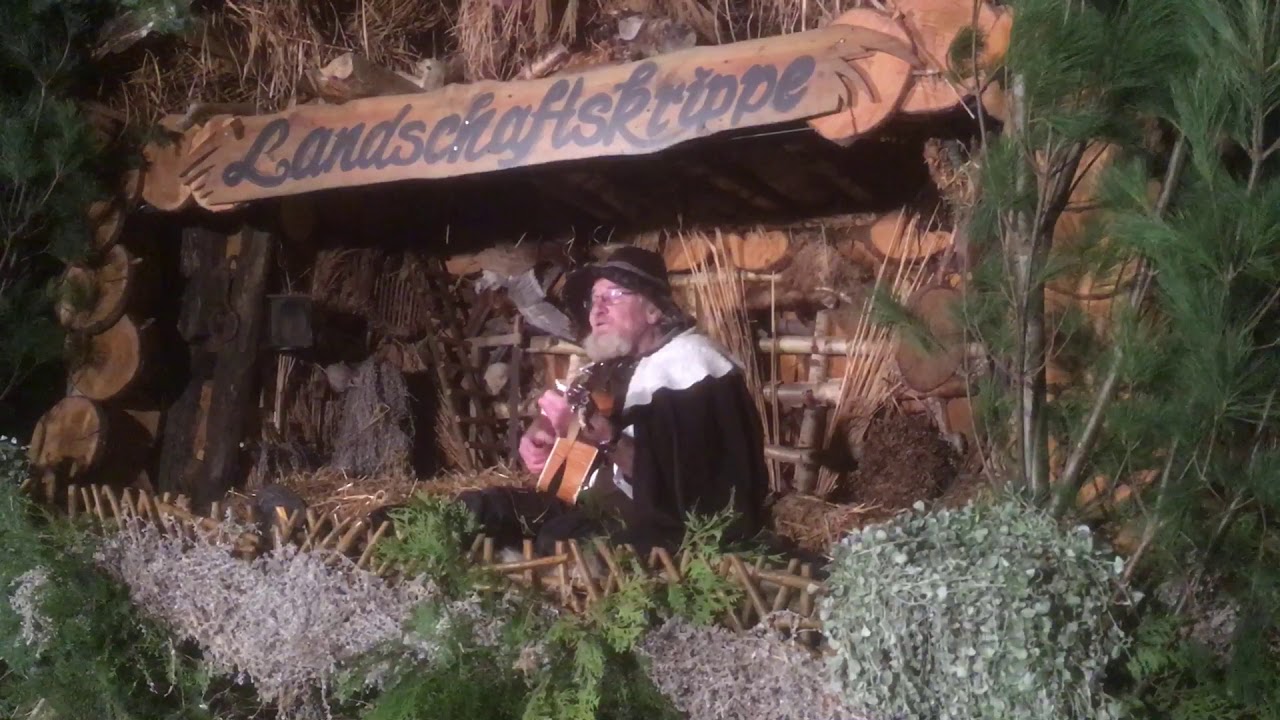 Welt-Premiere: Der singende Hirte in der Außen-Krippe