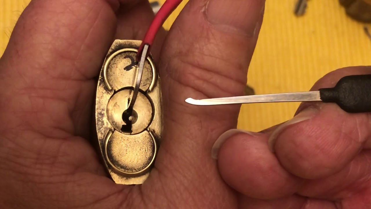 #131 US American Padlock picked