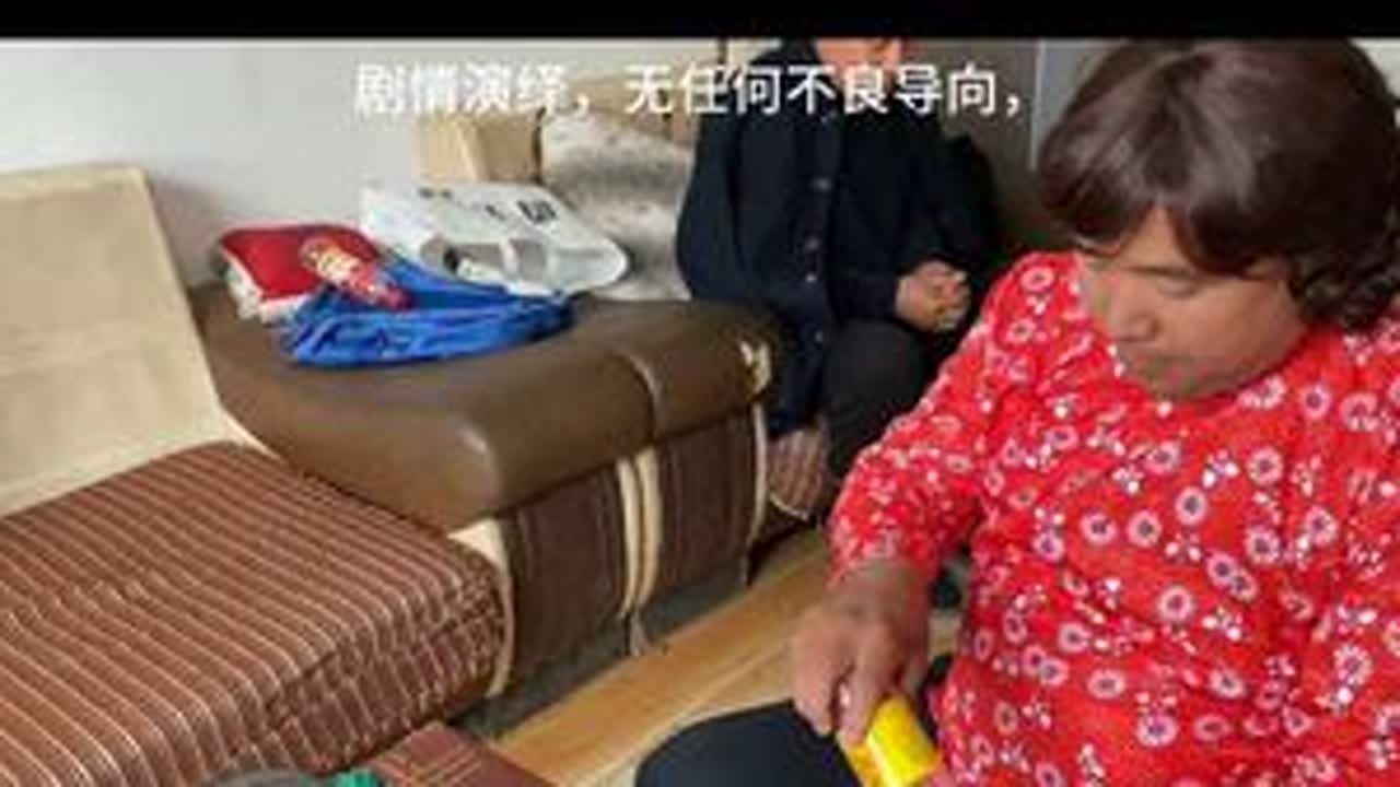 #专治不开心 #村里那些事 三婶子人缘真好，二狗不在家，来帮干活的人可真不少，#搞笑视频 @邯郸苗得准(生活号)