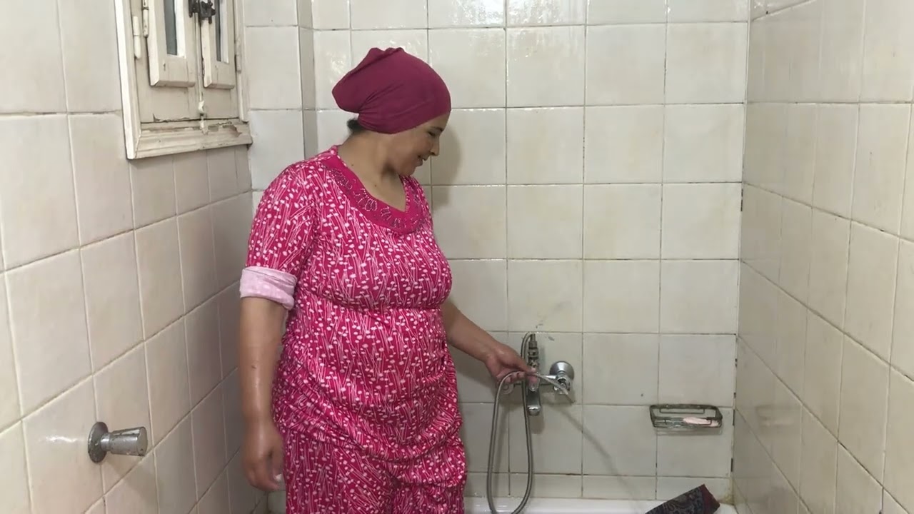 تنظيف سجاد المنزل مع حنه