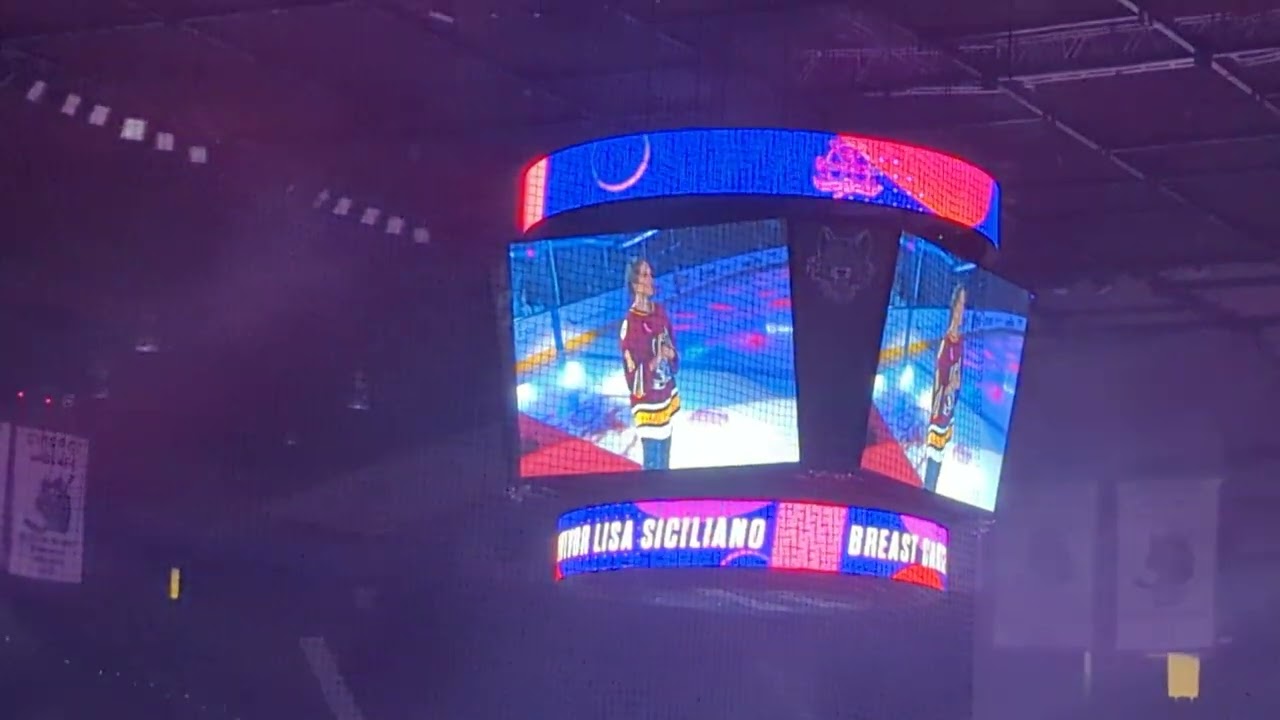 Chicago Wolves Intro with Pick Drop and Anthems by Wayne Messmer - AllState Arena - 10.21.22