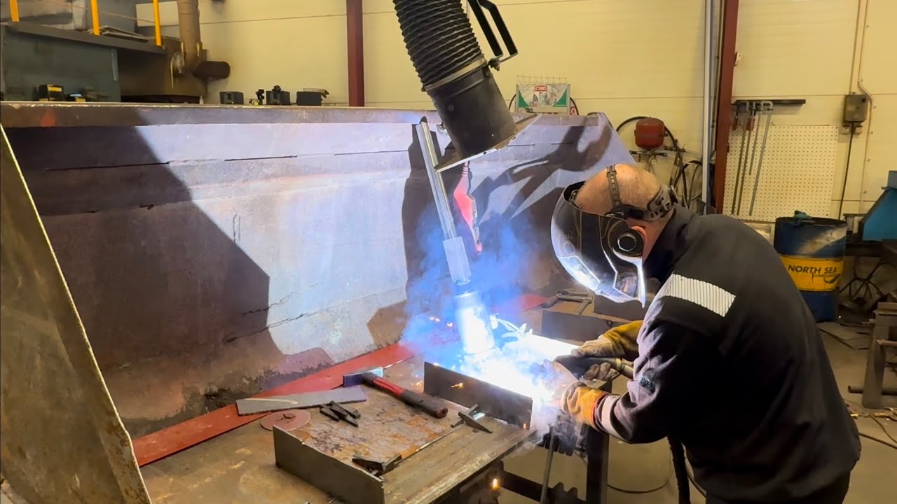 Kieroon kauhaan suora huulilevy, ei onnistu, ainakaan tällä kertaa.