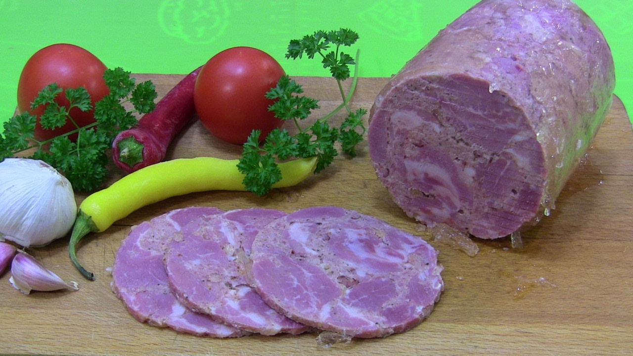 Wędlina z karkówki i wędzonego boczku z szynkowara