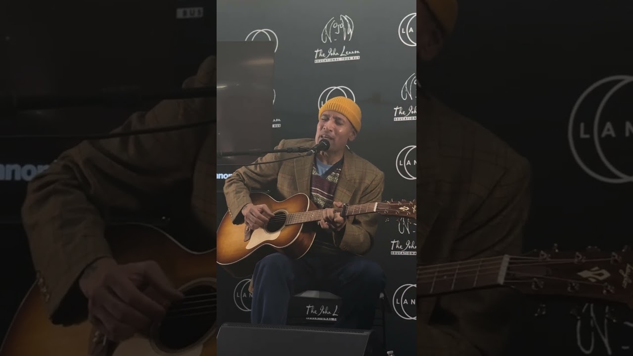 @benharper live at @TheNAMMShow with @taylorguitars 