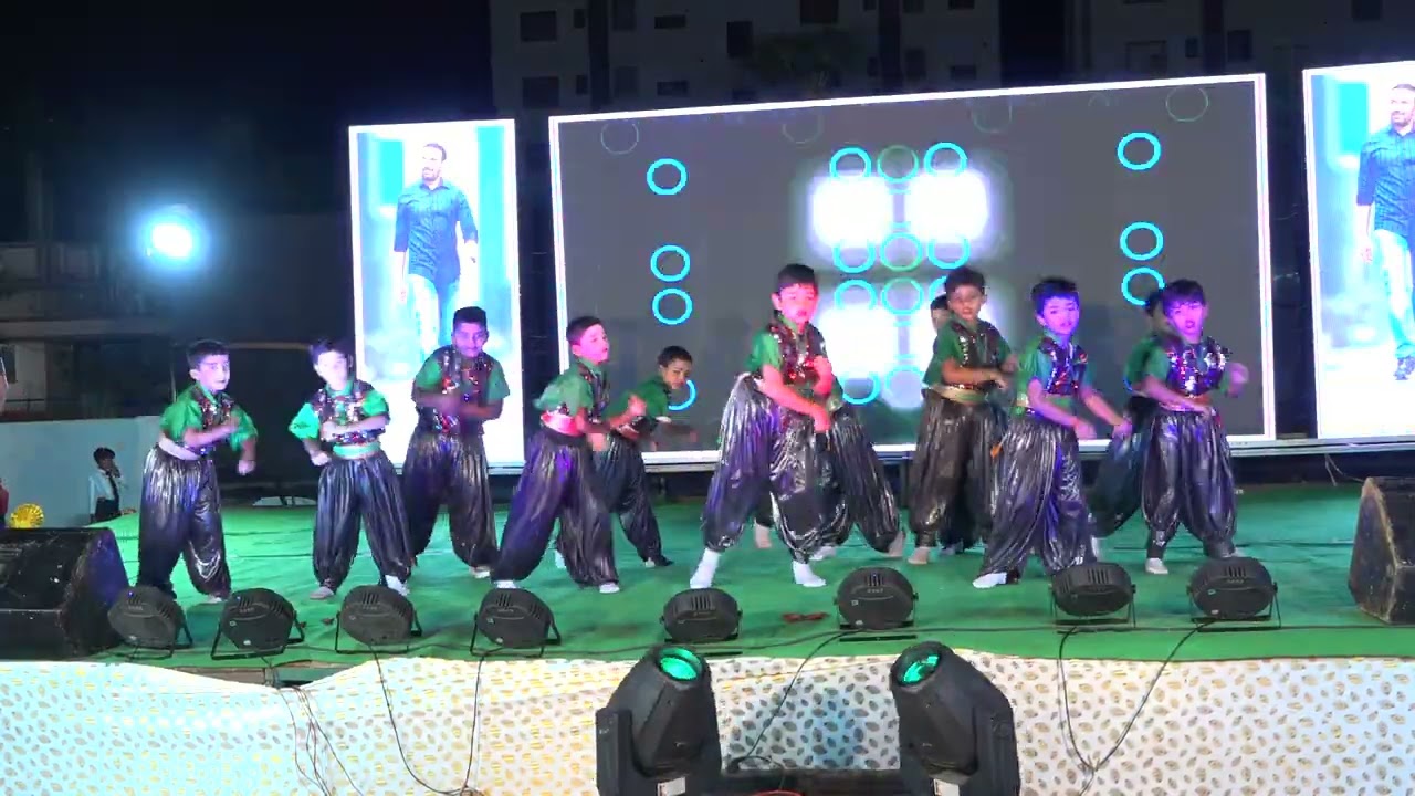 Master coming song dance performance