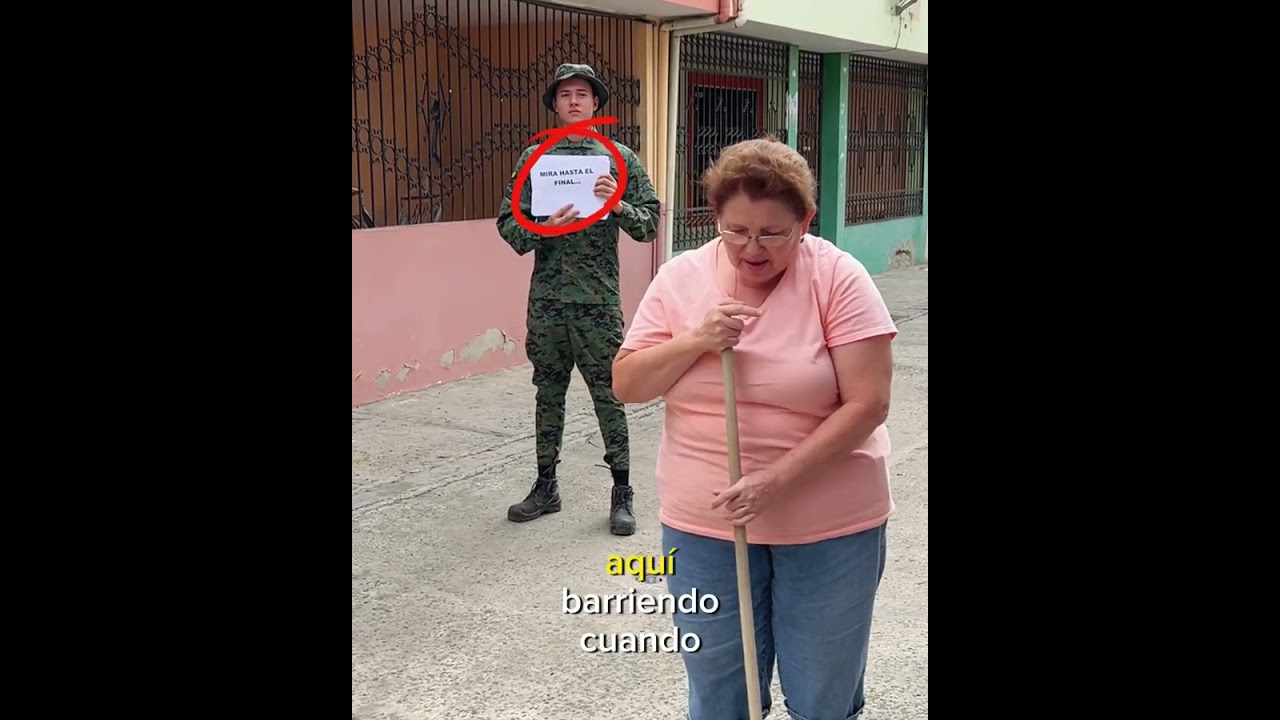 Militar tiene reencuentro con su madre después de muchos años en navidad