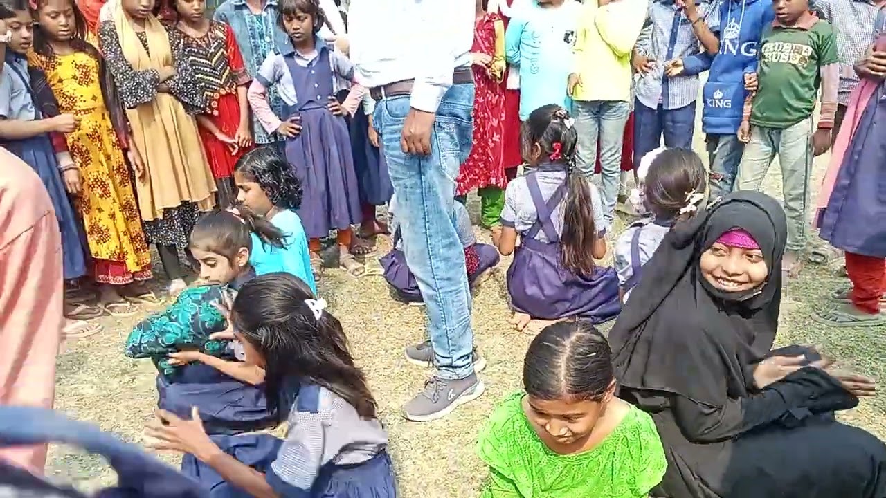 অসাধারণ একটি খেলা বালিশ খেলা কচি কচি মিয়ে দের