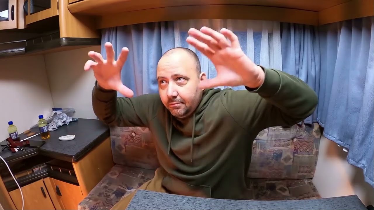 Wohnwagen Vlog #1 / Der Wohnwagen ist da / Erste Room Tour 