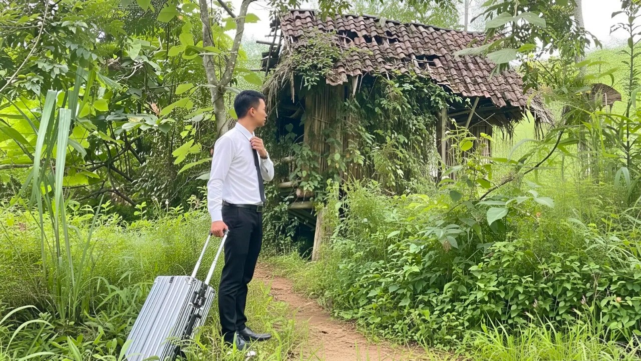 Young Engineer Quits City Life to Restore Abandoned Forest House