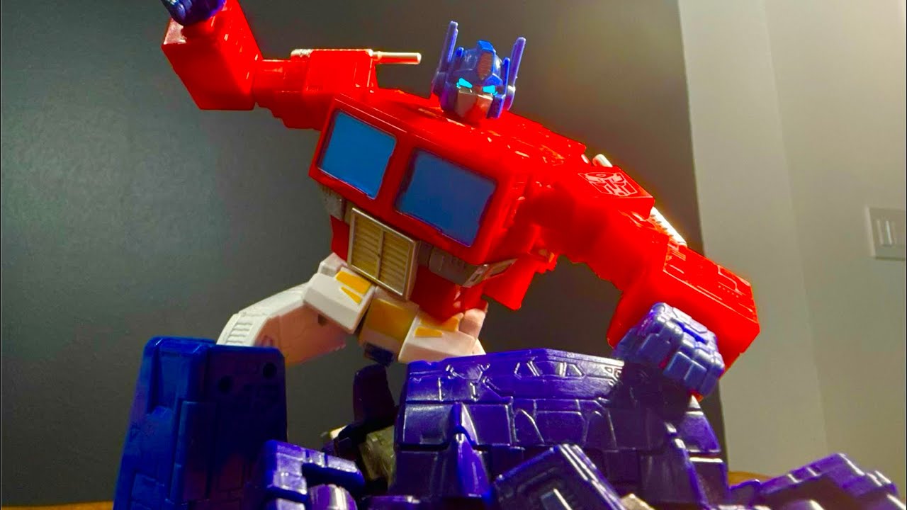 Transformers SKYBOUND Optimus vs Shockwave Stop Motion Recreation