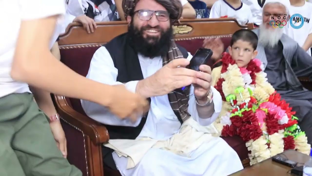 رهبری اداره ورزش کشور از سمیع‌الله کودک نابغه ریاضی افغان دیدن کرد