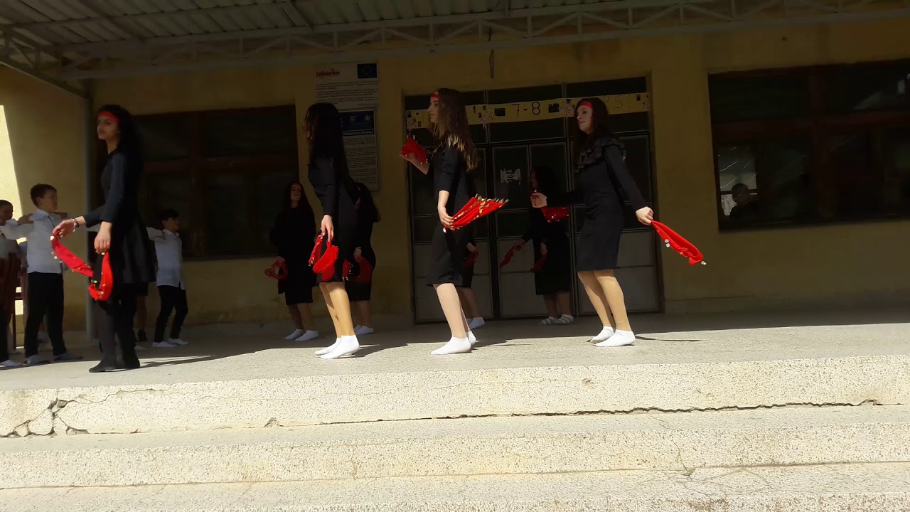 Manifestimi shkolles fillore Faik Konica fsh.Radush perkushtuar dita e mesimdhenesve 7marsi