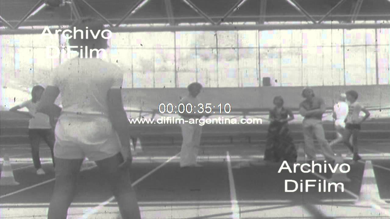 DiFilm - Did you Frisbee today? Young practicing Frisbee 1972