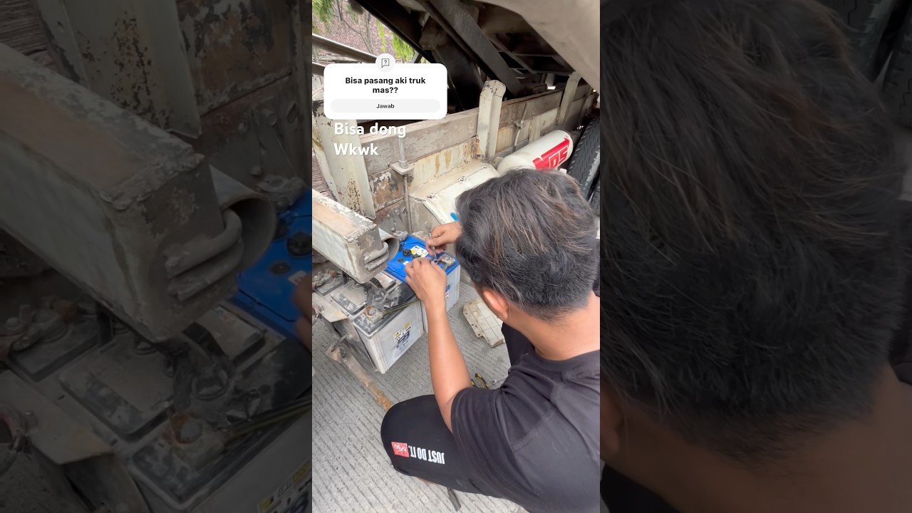 Nih pasang aki dump truck / Truk jungkit mas bro