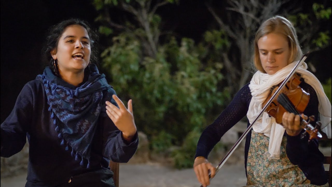 Bun &icirc;i vinul ghiurghiuliu - Musical Yards/&mu;&omicron;&upsilon;&sigma;&iota;&kappa;έ&sigmaf; &alpha;&upsilon;&lambda;έ&sigmaf; 2018 night session | Ikaria/&Iota;&kappa;&alpha;&rho;ί&alpha; Greece