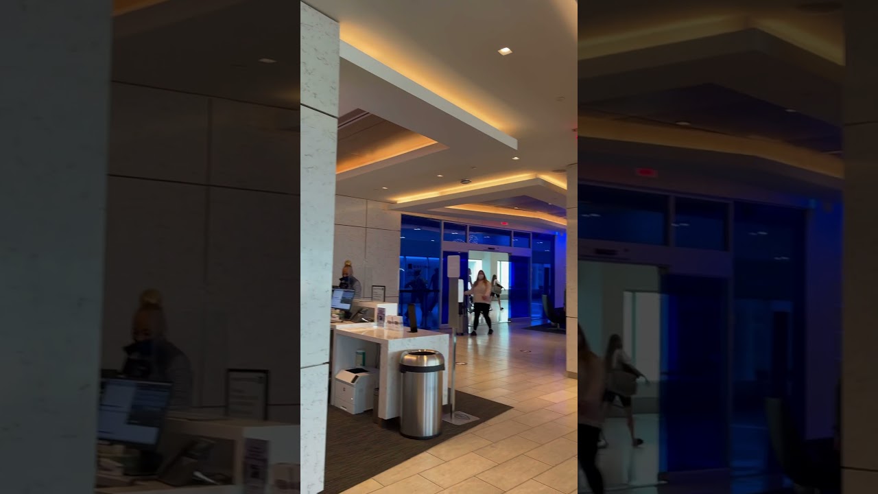 United Club Terminal C IAH Airport. Is Houston Airport United Club Busy Crowded Airport Club Lounge