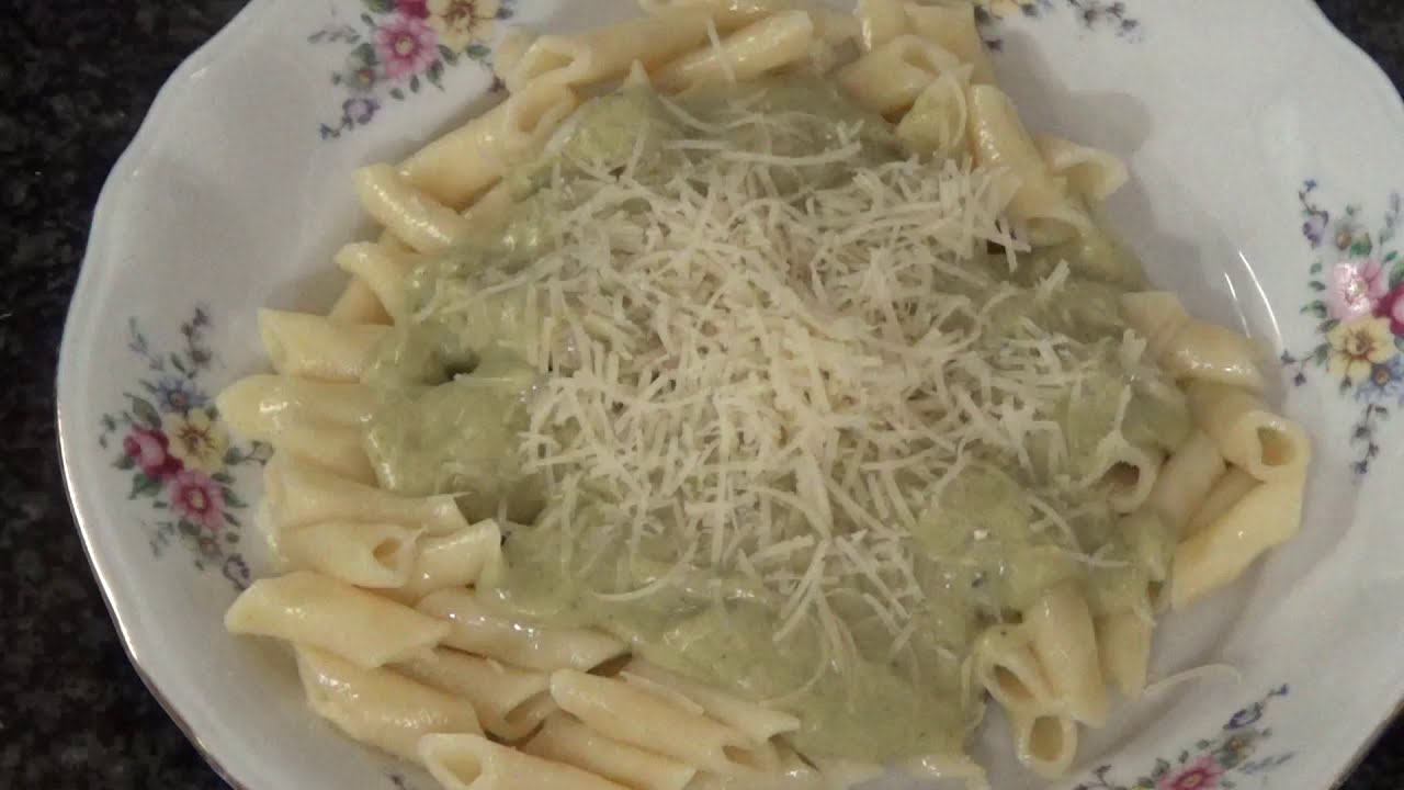 Pasta / Macarrones con salsa de calabacín y jamón serrano 🥒#gm#thermomix