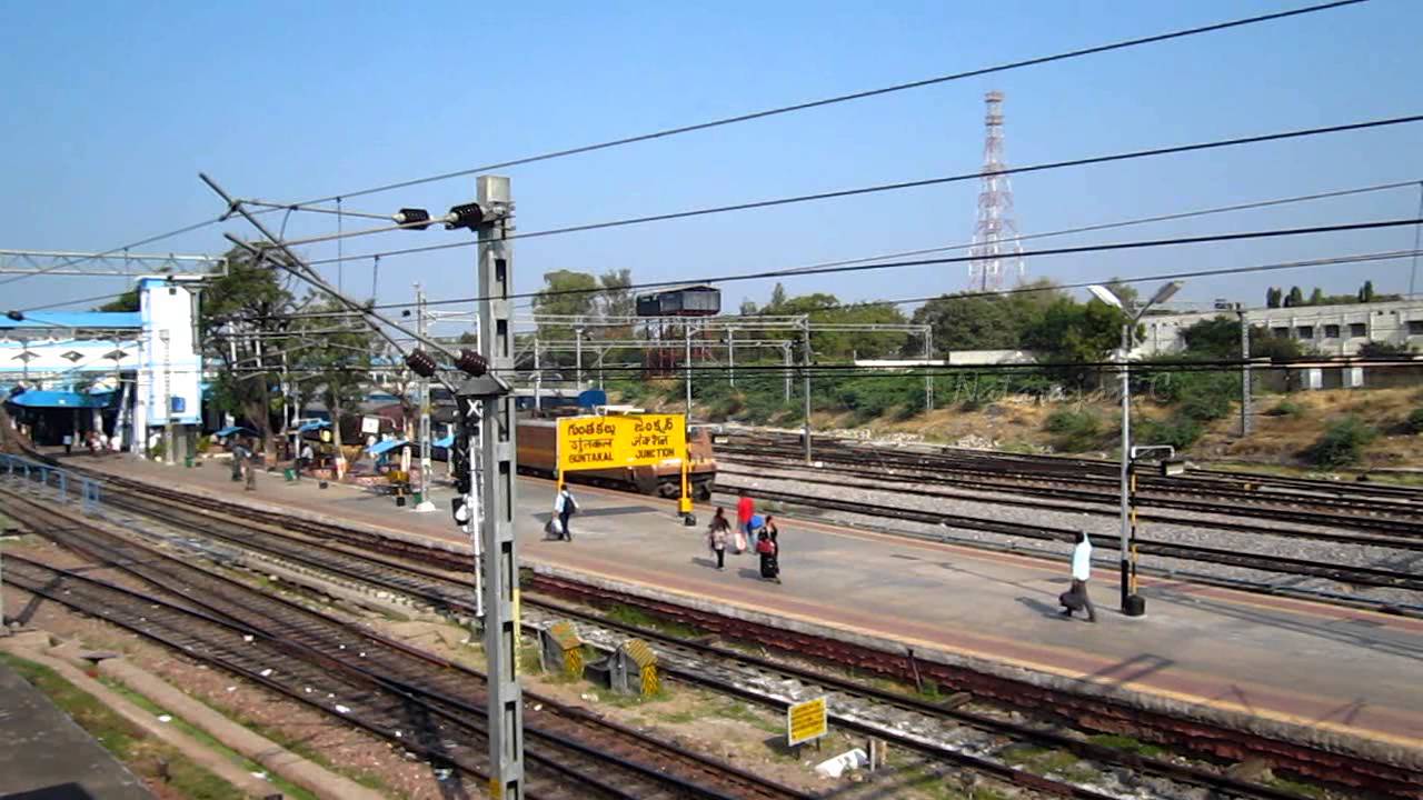 Diesel to Electric Loco Change at Guntakal Junction : Jayanthi Janta Express