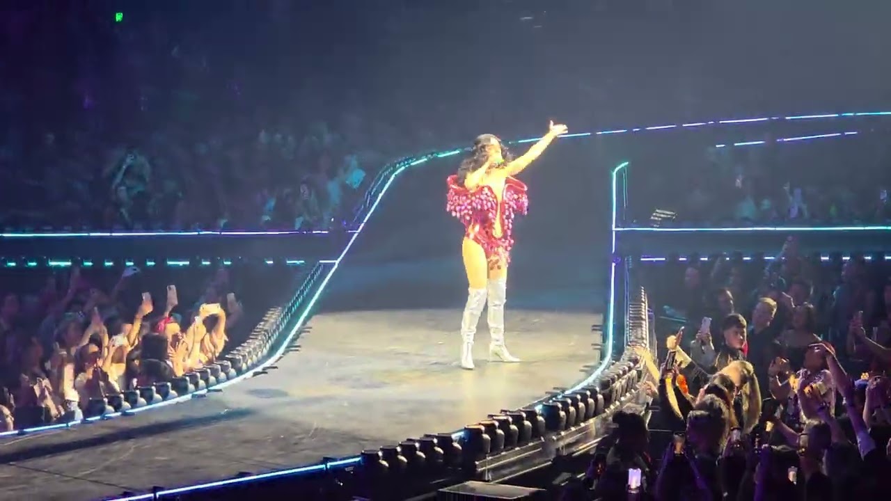 Katy Perry - Firework ( Lifetimes Concert World Tour 2025 )@ Brisbane Entertainment Centre Australia