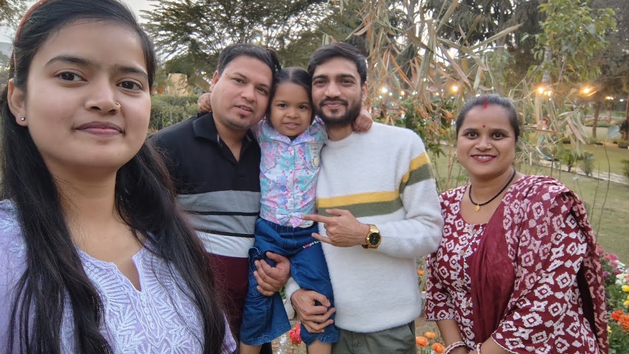 Aaj Gaye Pushpotsav dekhne🌼🌸💐|| Family Vlog❤️