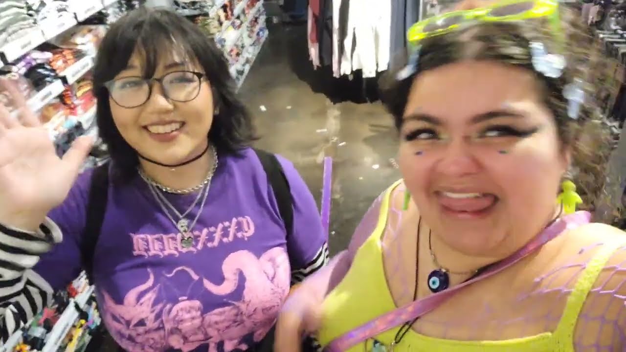 😁COME WITH US TO THE MALL!!😁 (HOT TOPIC, BATH AND BODY WORKS, CRYSTALS, HAPPY LEMON!)
