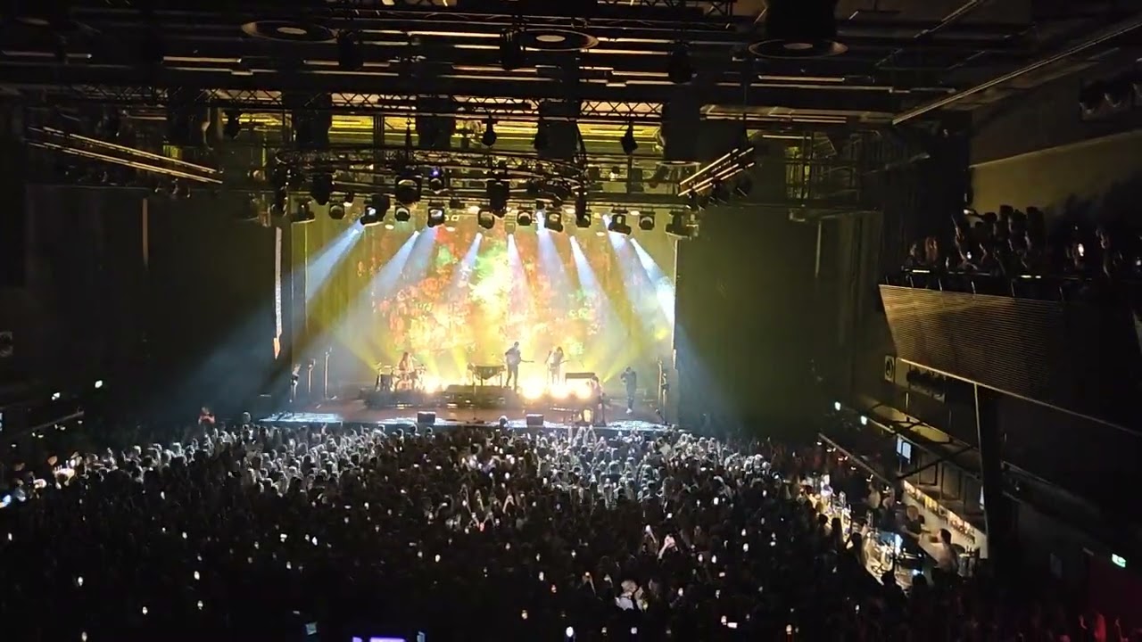 Dean Lewis - Yellow - Coldplay cover (Live @ 013 Tilburg)