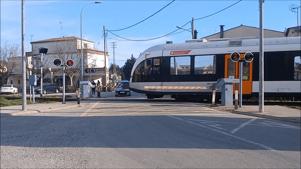 Paso a nivel con barreras en Térmens (3/4) (FGC)
