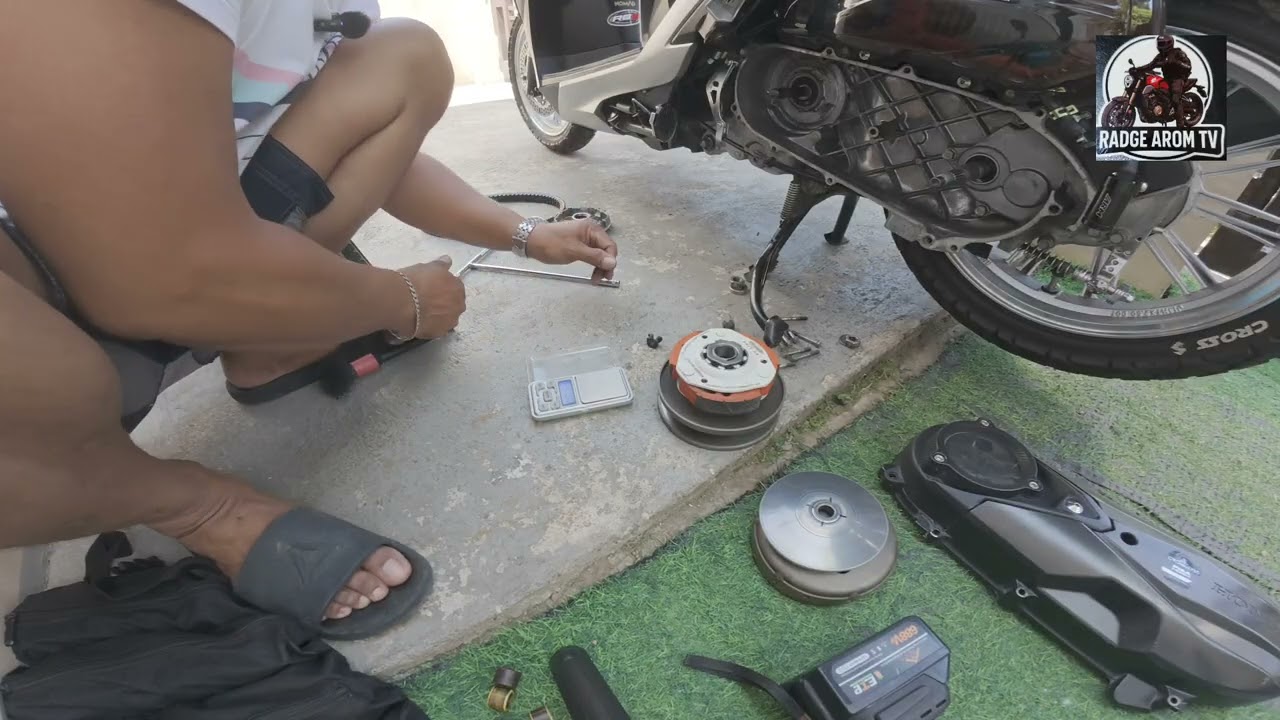 Honda Click 150i Replacement of Flyball & Clutch Center Spring