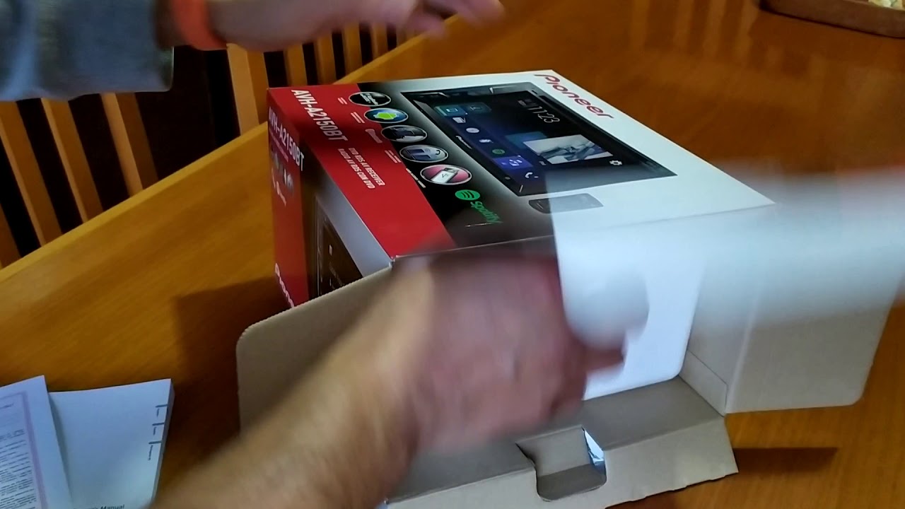 Pioneer AVH-2150BT Unboxing