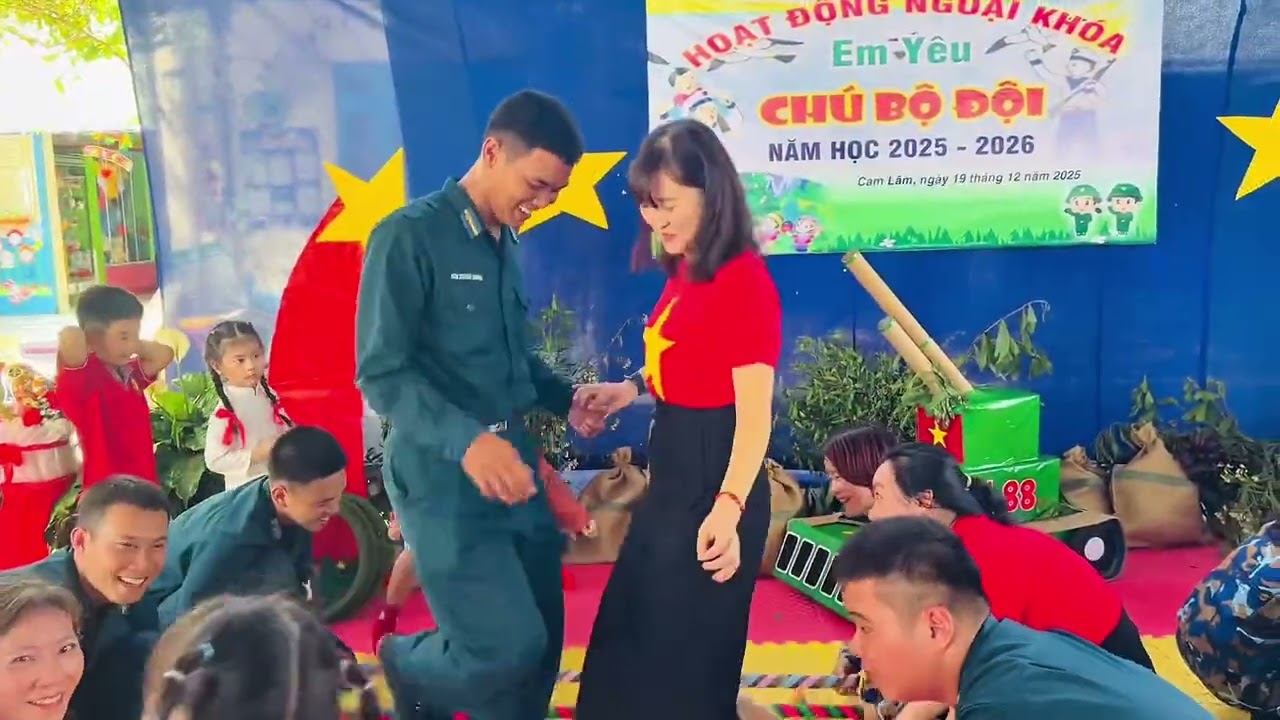 Hoạt động ngoại khoá “ Em yêu chú bộ đội” - Trường Mầm non Hoa Hồng, xã Cam Lâm