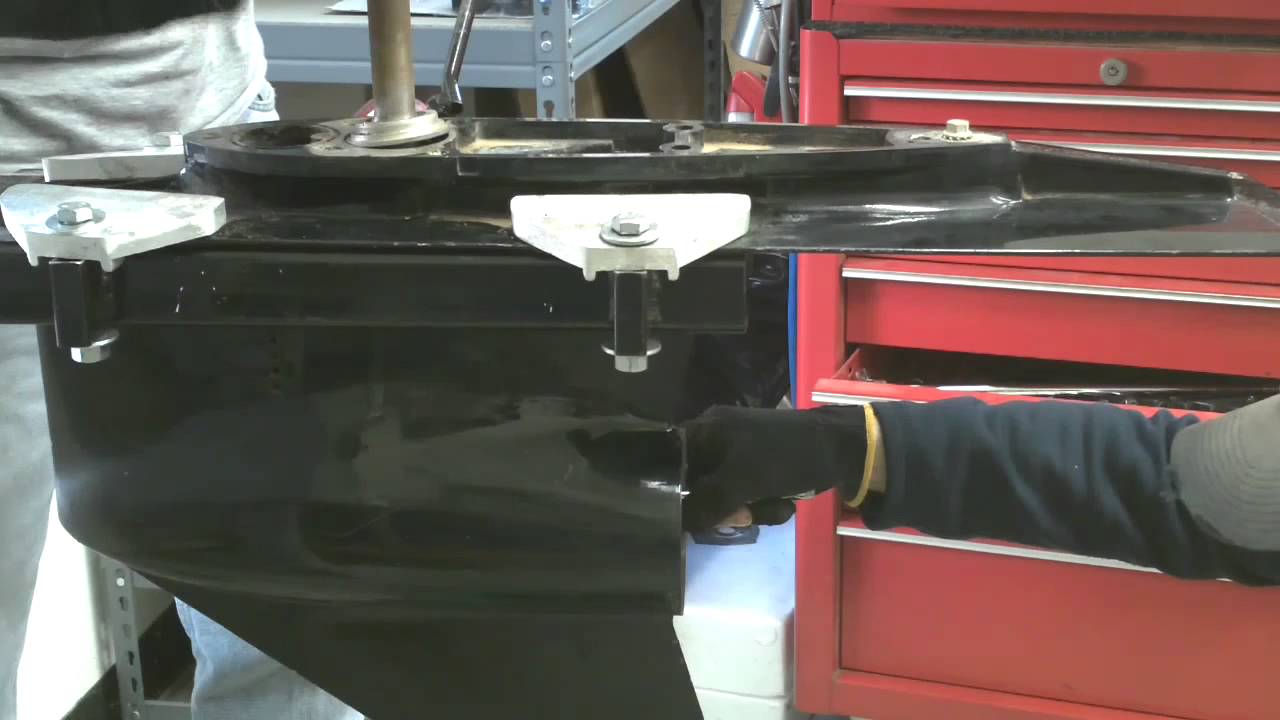 Mercruiser Bravo 3 Sterndrive Lower Unit Dis-Assembly