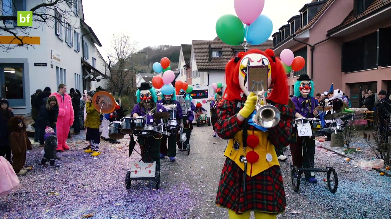 Los Locos Fasnacht-Clip «Resi, i hol di mit mei'm Traktor ab» @Umzug Frenkendorf 2019