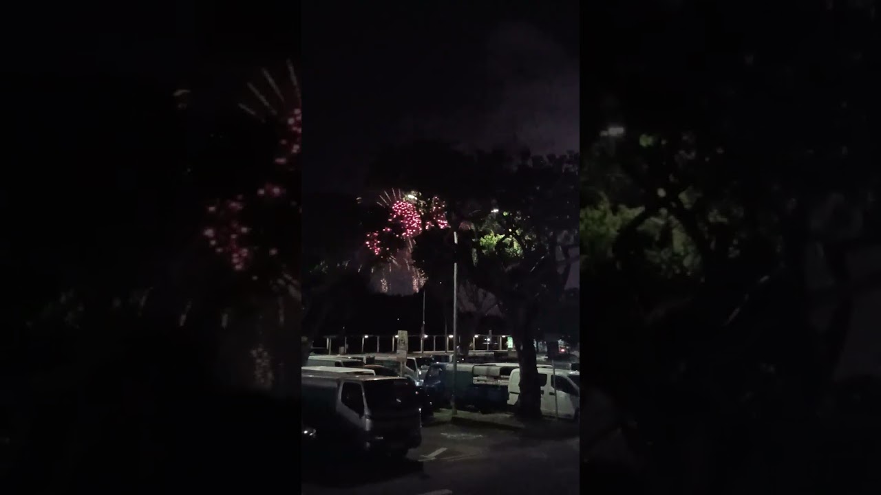 Part 2 Happy New Year fireworks at Singapore 