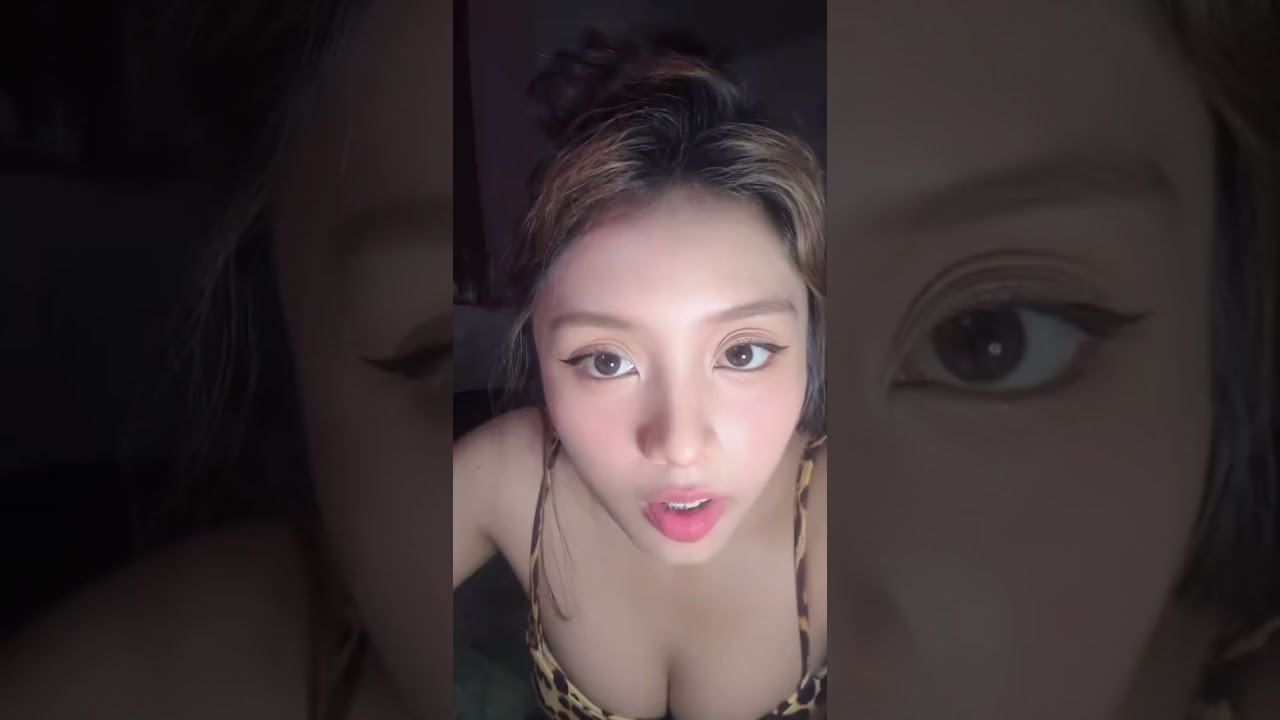 Hehe😛  what is she doing ?🤪🤭