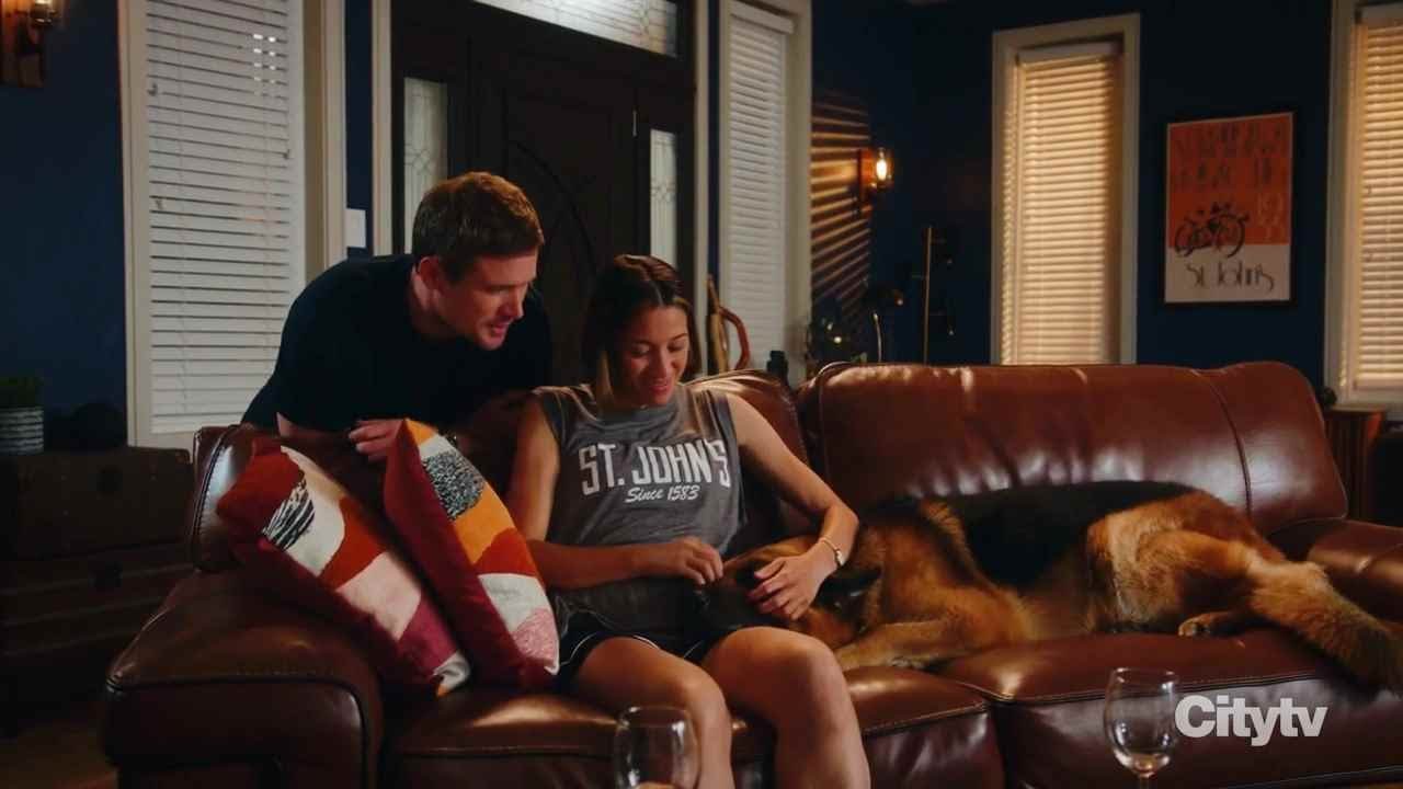 Charlie and Sarah chat but he heads to bed while Sarah debates calling an old friend