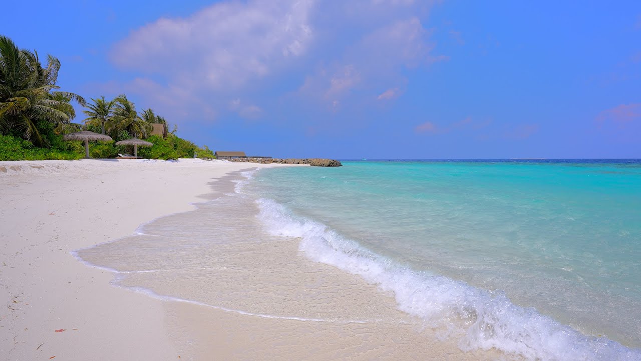🏝 Ocean Sounds For Deep Sleeping With Rolling Waves. Maldives Beach & Gentle Ocean Waves 4K
