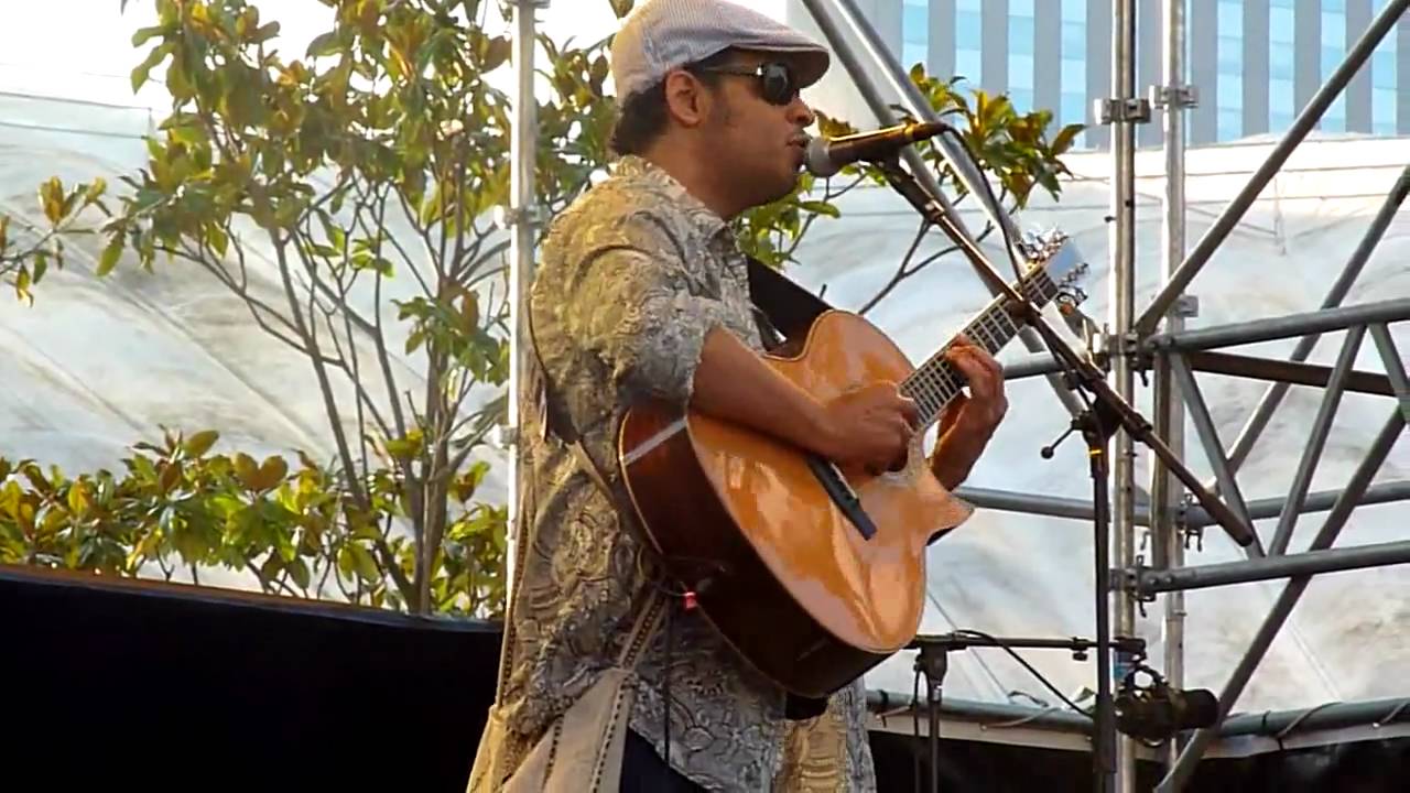 Raul Midon 'Sunshine' live at the Jazz Festival, La Defense, France 27/06/09