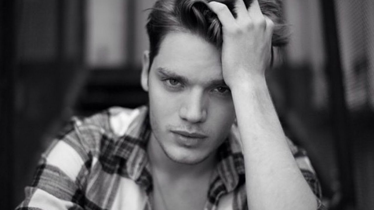 Who is Taylor Swift's Style Co-Star? 7 Facts About Dominic Sherwood