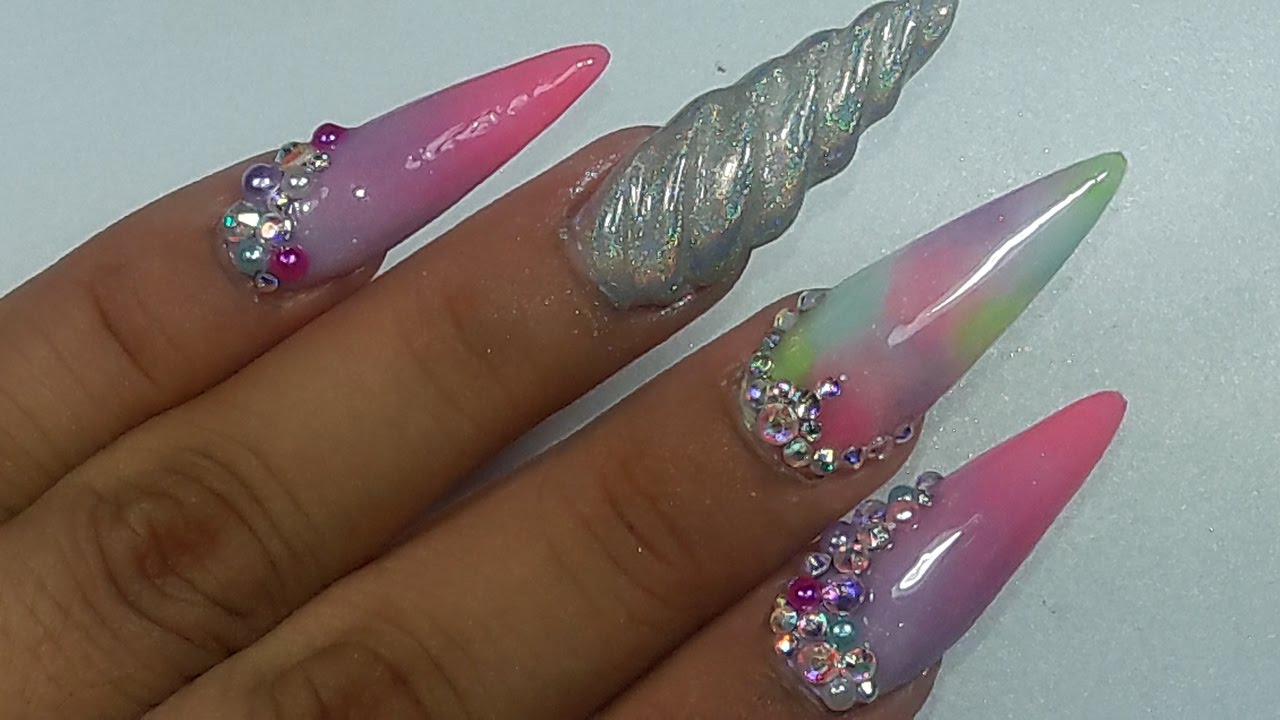 Unicornio Magico en Uñas Acrilicas by Merry