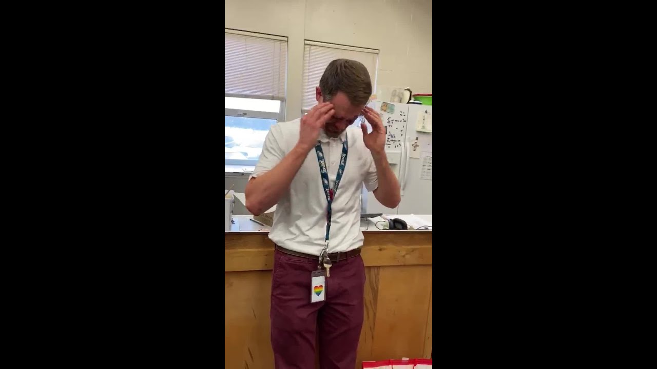 Bellevue teacher moved to tears by students pooling money to replace his stolen shoes