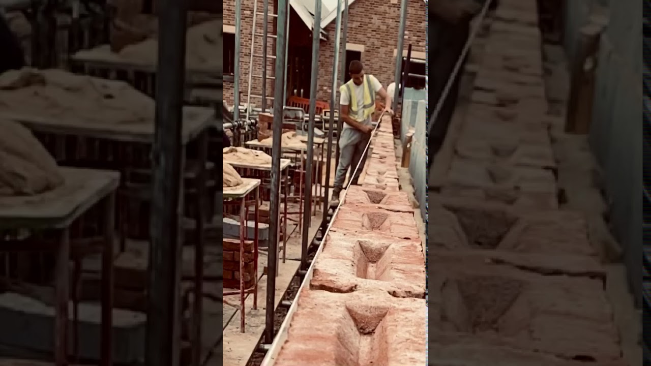 BRICKLAYING. Pic and dip