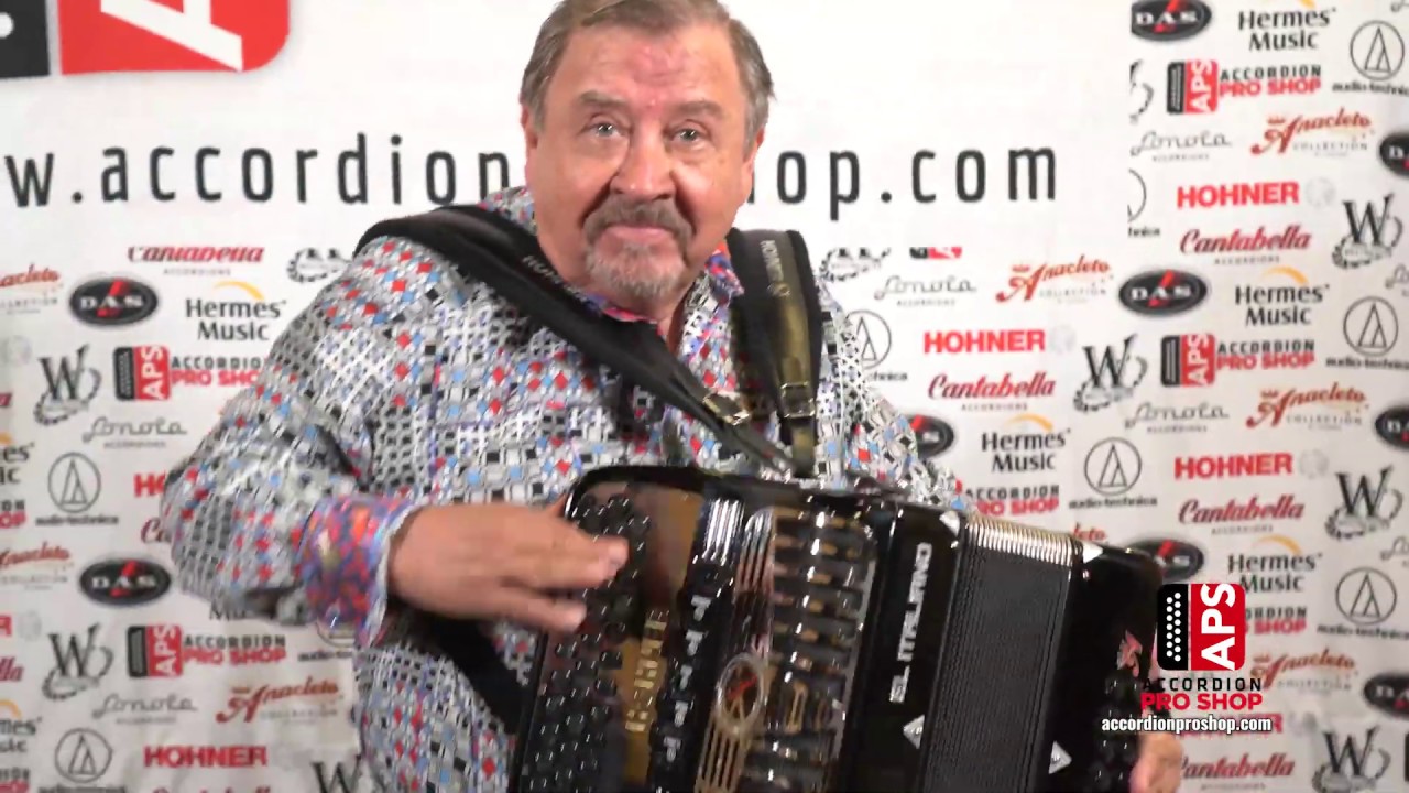 El Cachorro tocando un Anacleto Italiano