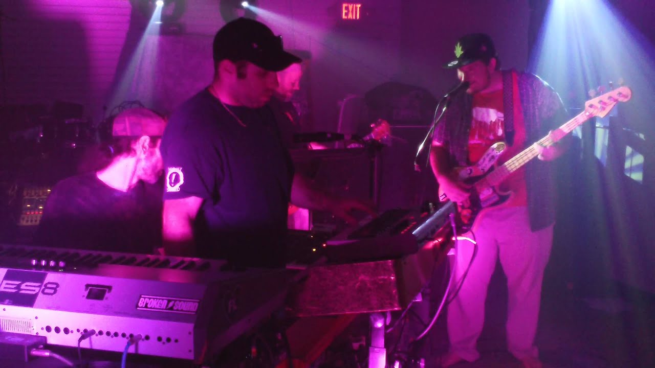 &Eacute;l GRoUnDsC&otilde;Ro. with Corey Dwyer & Billy Gilmore Live @ Daryl & Travis's Warehouse 05-27-2011