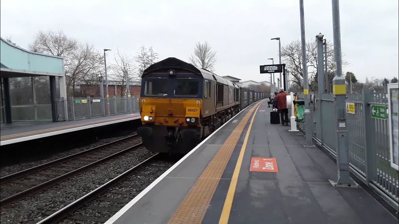 Trains at Worcestershire Parkway. CL/XCR. 20/01/2025.
