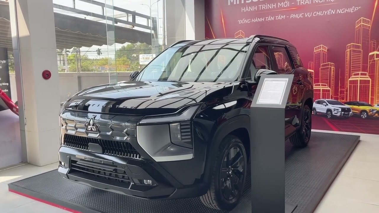 Mitsubishi Destinator Tết xong nhận xe tặng voucher 5 triệu