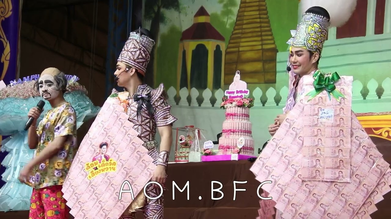 ศรรามแซวพี่เอส แม่ๆหน้าเวทีขำแรงมาก พี่เอส ”พ่อผมมีเมีE 3 คน“ ศรราม ”แล้วหนูละ ไม่ได้นับ ?“ 😹 