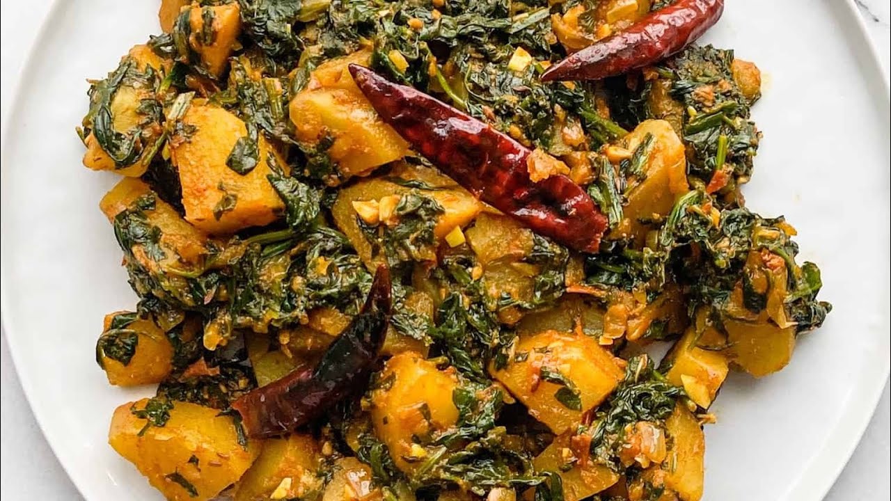 🍛Aloo  palak 🍛ki sabji jo lage chatpat or juban ki kare fatfat ...
