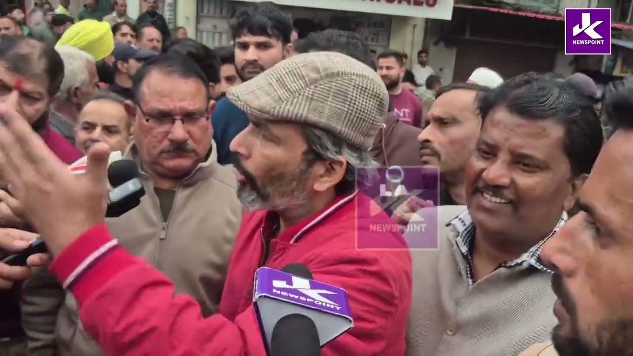 #Hungama Jammu  चाँद नगर में लोग और राहगीर आमने सामने। #JMC Drive