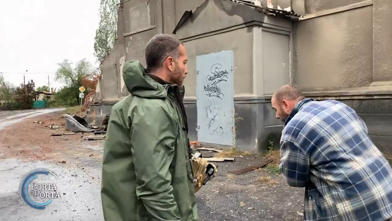 L'inviato di guerra nel Donbass distrutto - Porta a porta 04/10/2022